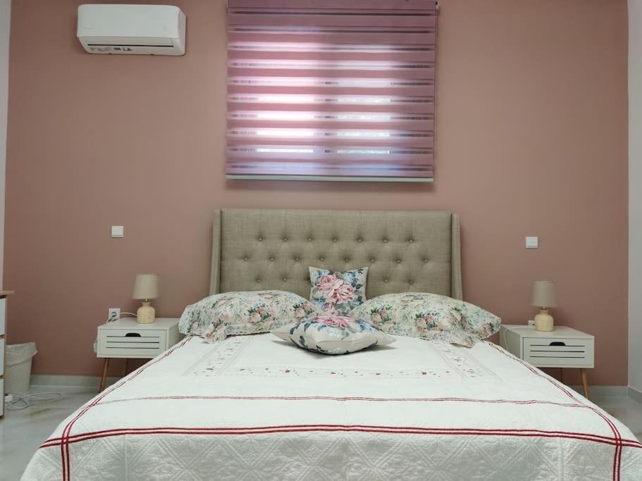 Ebony And Ivory Suites โดรเซีย ภายนอก รูปภาพ