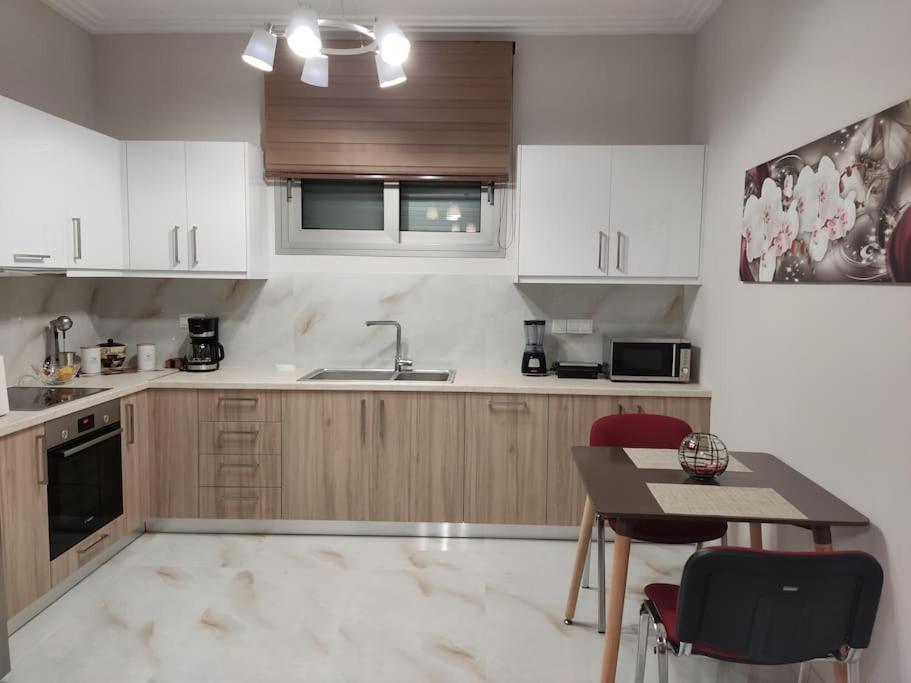 Ebony And Ivory Suites โดรเซีย ภายนอก รูปภาพ