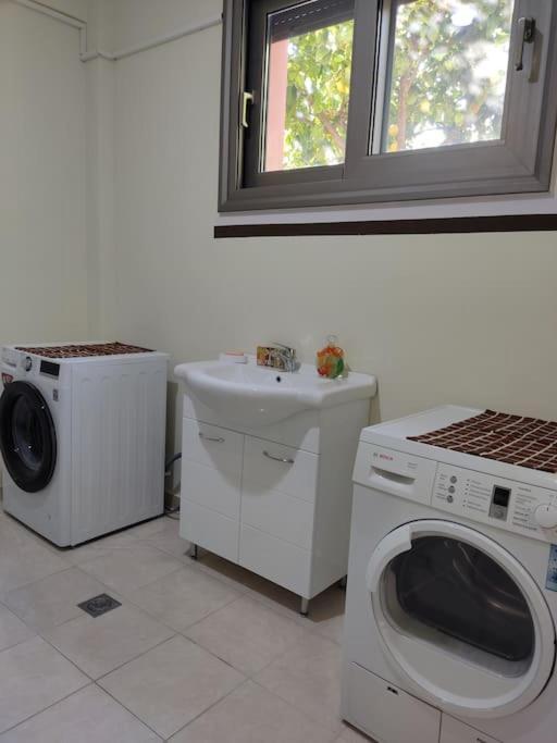 Ebony And Ivory Suites โดรเซีย ภายนอก รูปภาพ